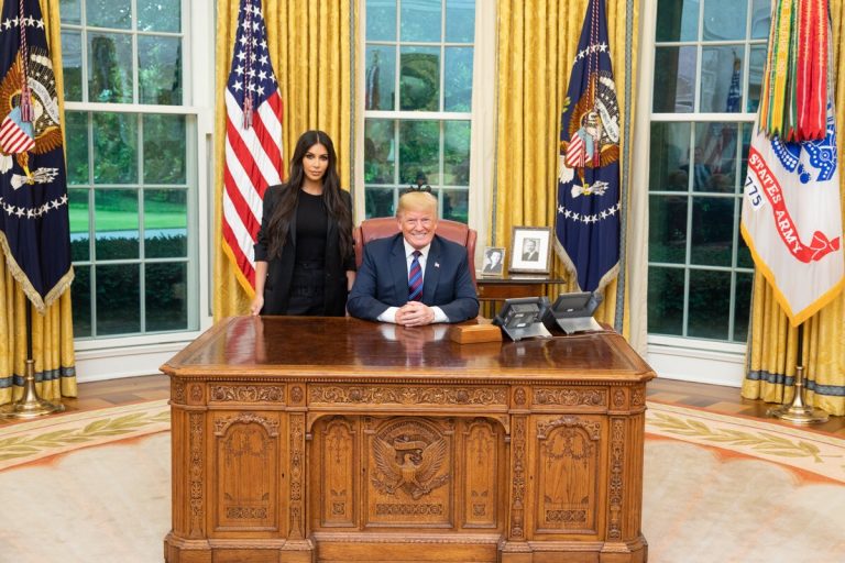 Trump se reúne con Kim Kardashian para discutir reforma carcelaria