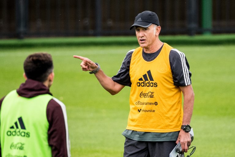 Leyenda del fútbol mexicano Hugo Sánchez critica a técnico Osorio