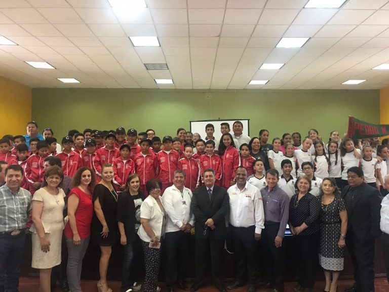 Abanderan a delegación Coahuila para Juegos Deportivos Nacionales escolares 2018