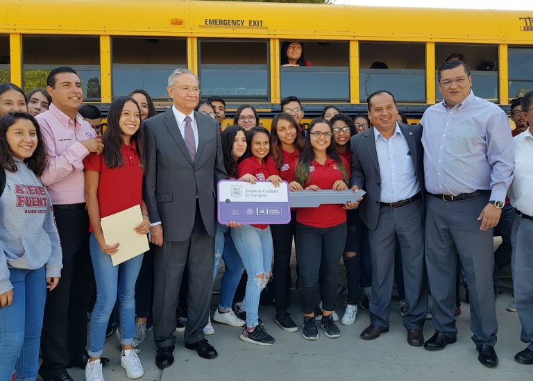 Alumnos del Ateneo Fuente Ramos Arizpe reciben nuevo transporte escolar