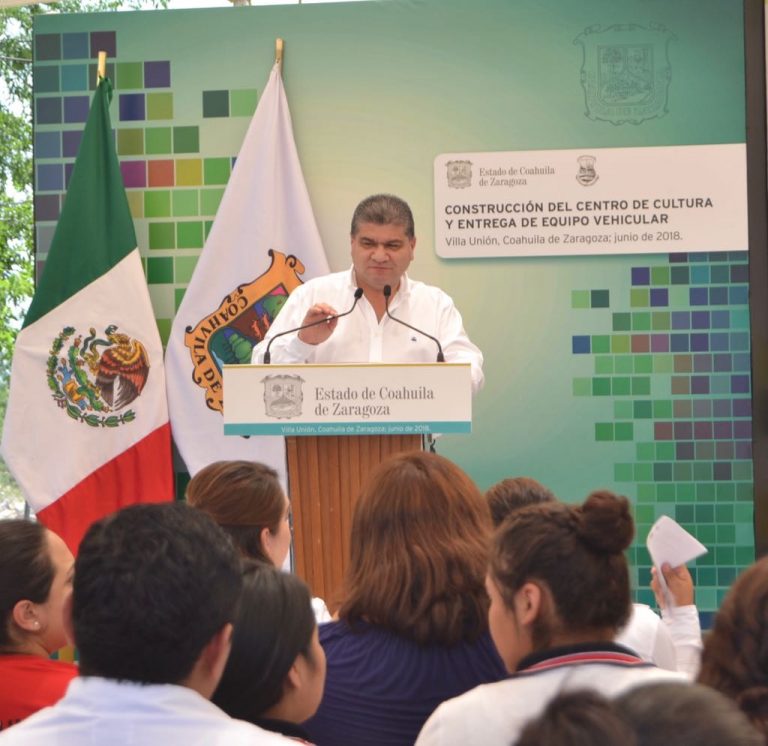 Coloca Riquelme primera piedra de centro de cultura y entrega camión recolector de basura en Villa Unión