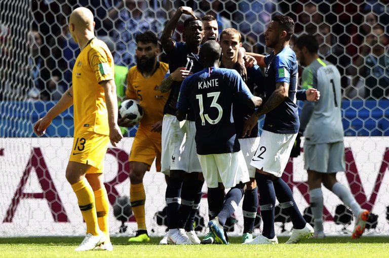 FIFA dice que gol de victoria de Francia contra Australia fue autogol de Aziz Behich