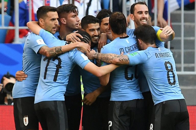 Uruguay baja a Rusia a tierra y pasa como primera de grupo