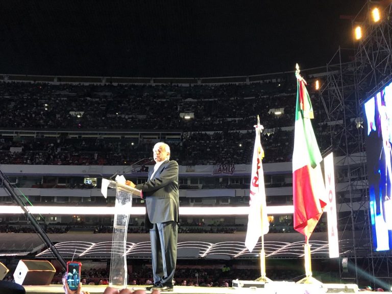 Cierra AMLO campaña en el Azteca