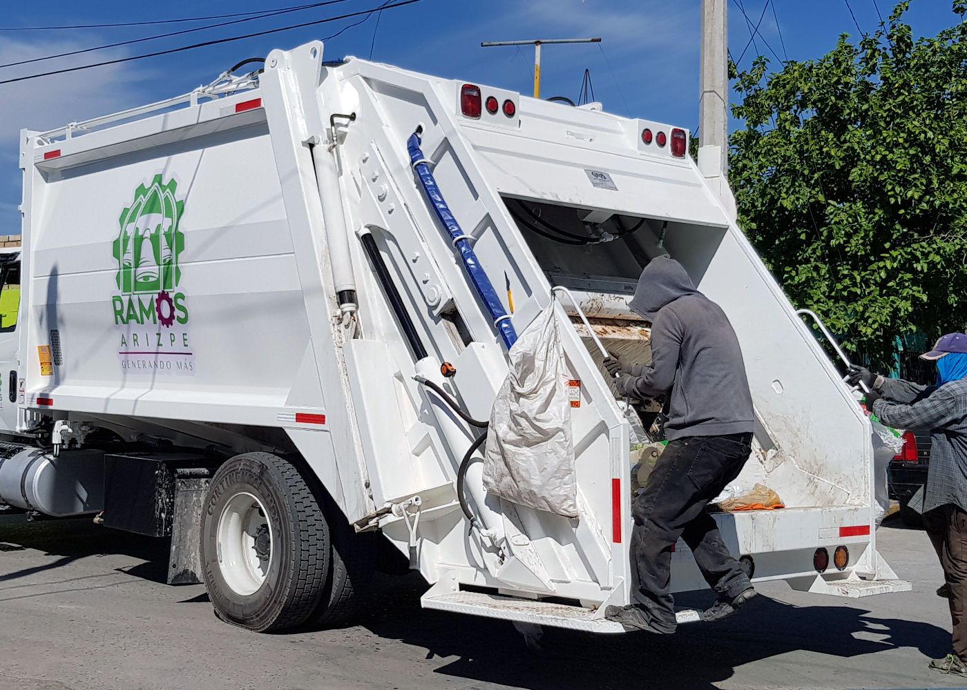 Entrega Tita Flores Dos Camiones De Basura El Heraldo De Saltillo