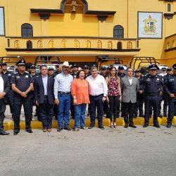 Gobernador hace entrega de patrullas a la policía de Ramos Arizpe y a la PRONNIF5