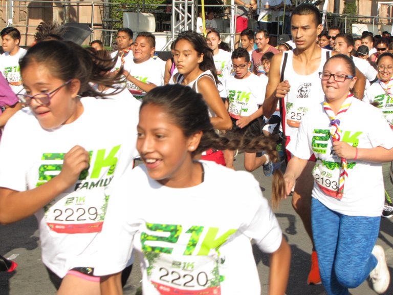 Viven chicos y grandes fiesta deportiva en el 21K Family 2018