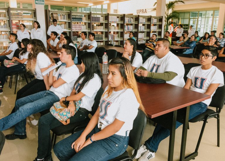 Jóvenes concluyen Bachillerato Avanzado en la UPRA