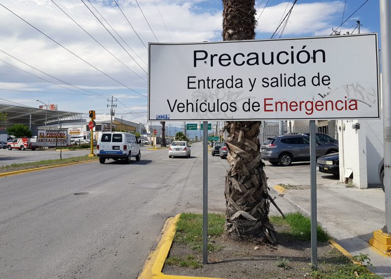 Llaman a ciudadanos a tener precaución en zona de entrada y salida de unidades de emergencia