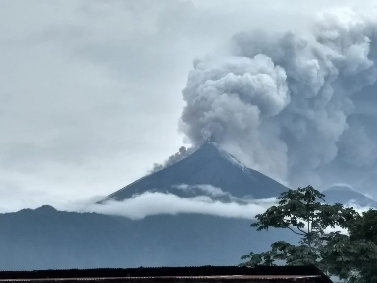 Volcán de Fuego en Guatemala continúa inestable y representa riesgo
