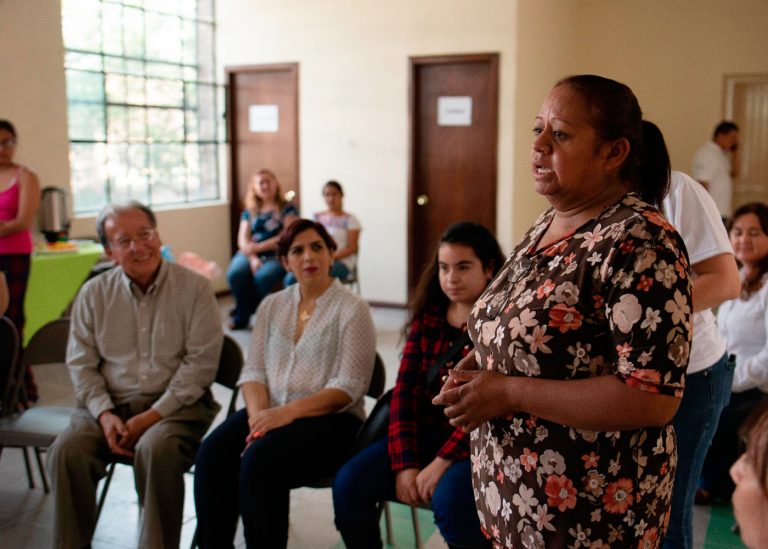 Ofrecen taller de sensibilización contra la violencia a madres de niños vulnerables