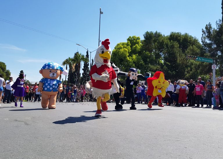 Promueve IEC el voto con carrera de botargas