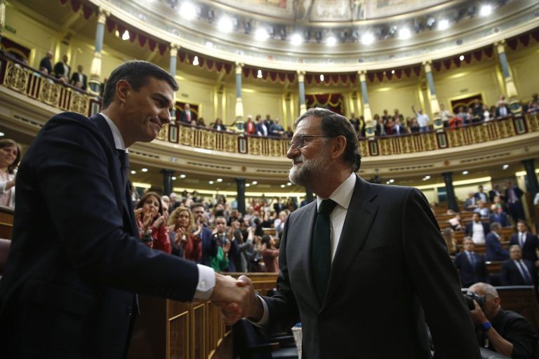 Rajoy anuncia que deja la política y la presidencia del PP en España 