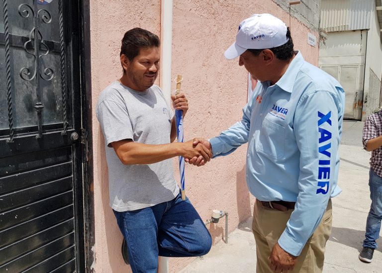 Recorre Raúl González la colonia Blanca Estela