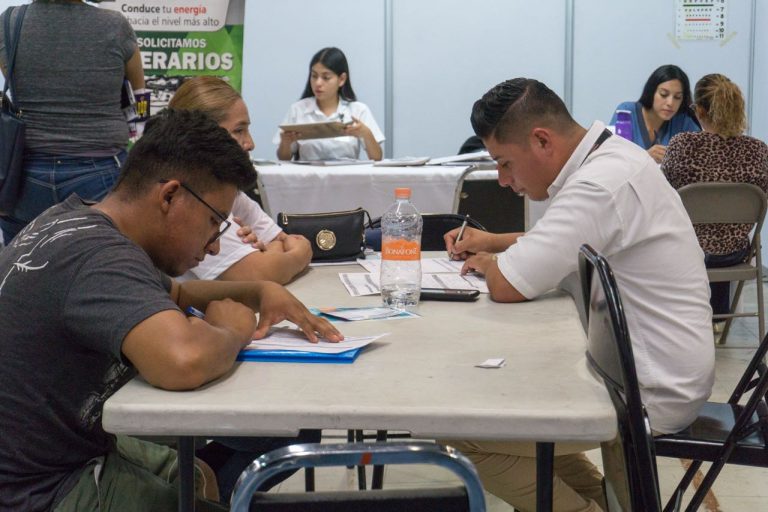 Se ofertan mil 800 vacantes en feria de empleo de Torreón