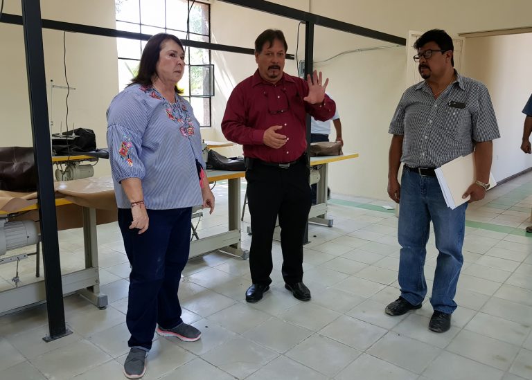 Tita Flores supervisa obras en Ramos Arizpe