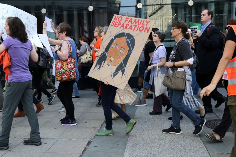 Unicef critica separación de familias migrantes en frontera de Estados Unidos 