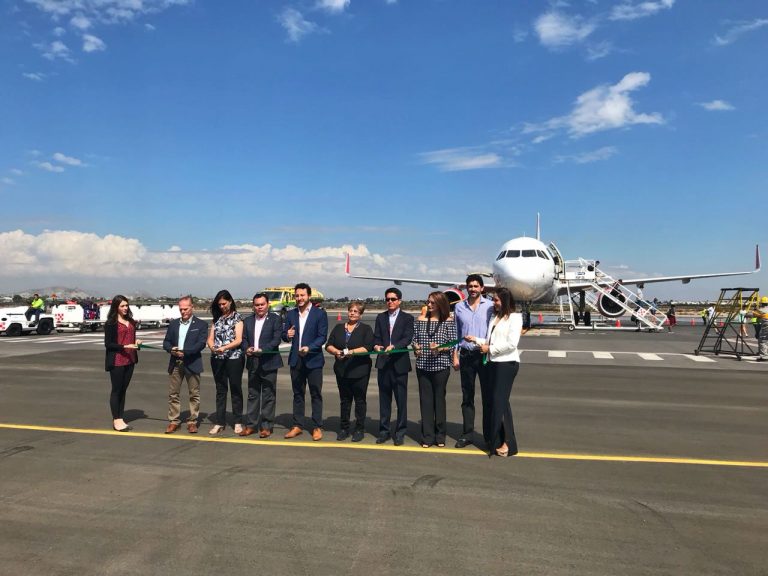 Inauguran vuelo Torreón-Cancún