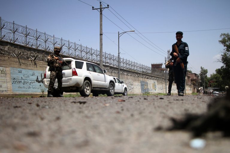 Al menos 45 militares y 16 talibanes mueren en combates en Afganistán 