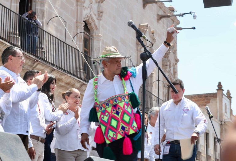 AMLO podría ser un experimento arriesgado, afirma The Economist