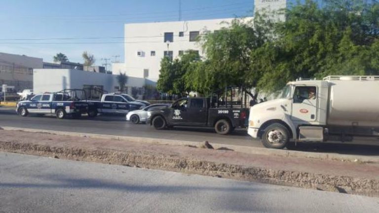 Dejan cabeza humana y mensaje afuera de edificio municipal de Torreón