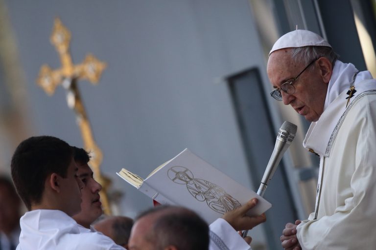 El papa Francisco manda saludo a futbolistas que jugarán en Rusia 