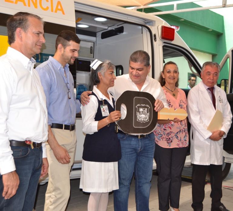 Entrega Gobernador ambulancia y camión escolar a la comunidad de Allende