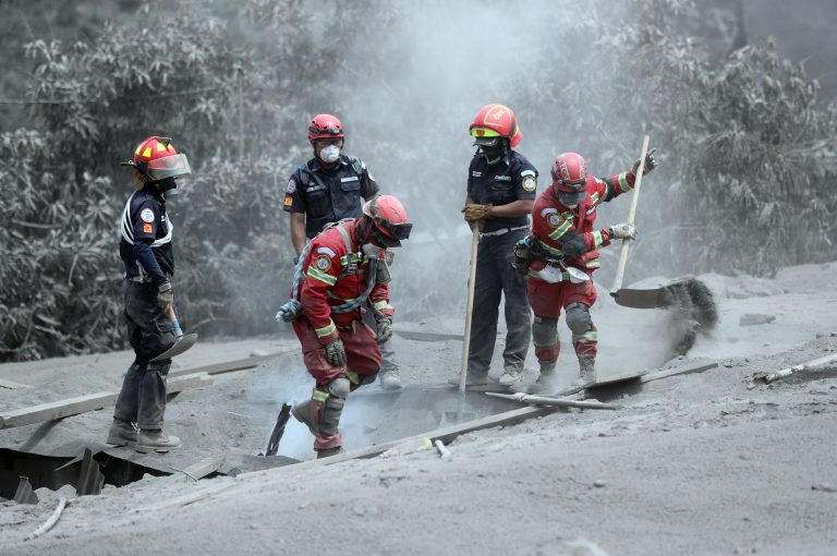 Expertos de la UNAM viajan a Guatemala para apoyar en el monitoreo del Volcán de Fuego