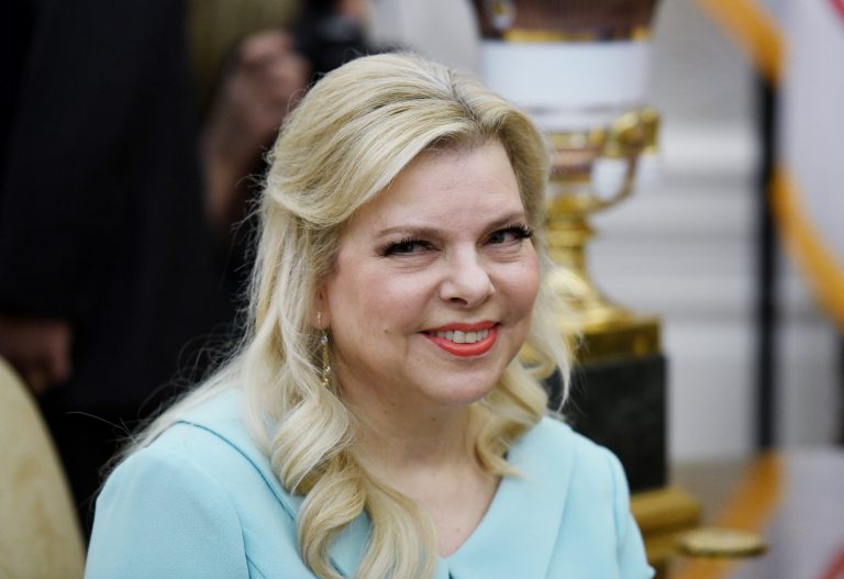 Esposa de primer ministro de Israel es acusada de fraude 