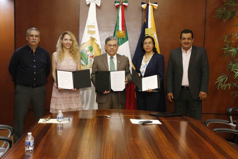 Firma Rector convenio de Año Sabático de docentes universitarios