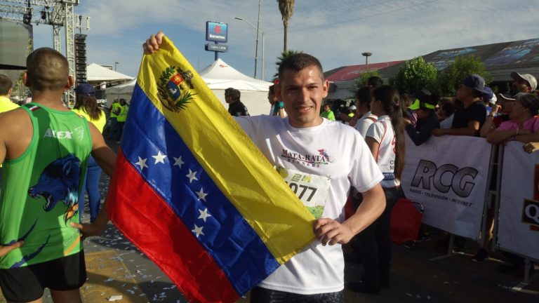 Venezolano que compitió en 21K Coahuila envía mensaje de esperanza a su pueblo