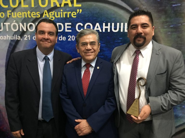 Reciben colaboradores de El Heraldo Premio Estatal de Periodismo Cultural de la UA de C