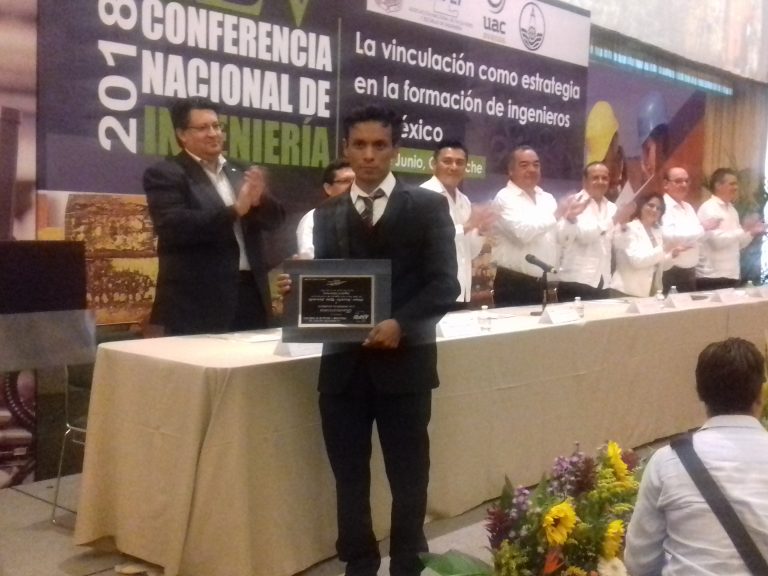 Reconocen a jóvenes de UTT como Mejores Egresados de México