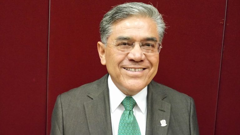 Tienen jóvenes el destino de México en sus manos; señala rector de la UA de C