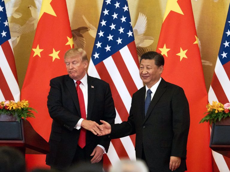 Trump impone aranceles a China, que anuncia una respuesta inmediata