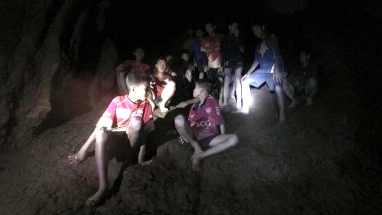El rescate a los niños atrapados en la cueva de Tailandia está a contrareloj