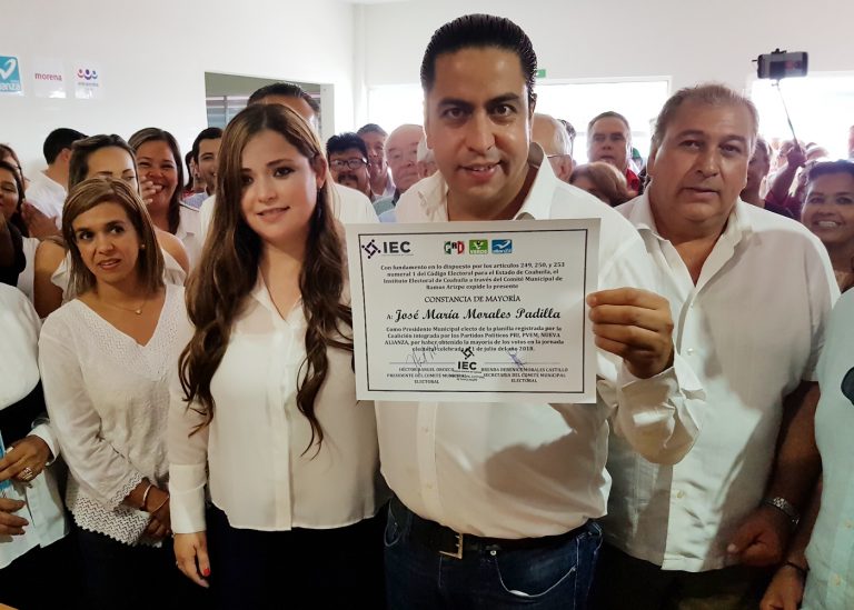 Chema Morales recibe constancia de mayoría de votos