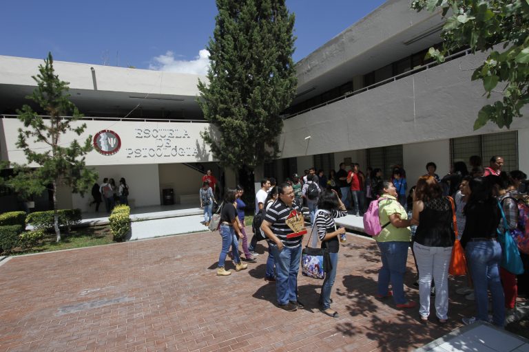 Son egresados de la Facultad de Psicología de la UA de C referente a nivel nacional