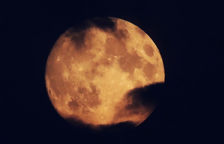 Así se vivió la “luna de sangre” en Asia, África y Europa