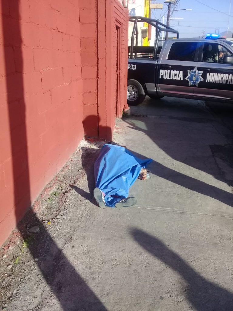 Muere mujer en vía pública de la Zona Centro de Saltillo