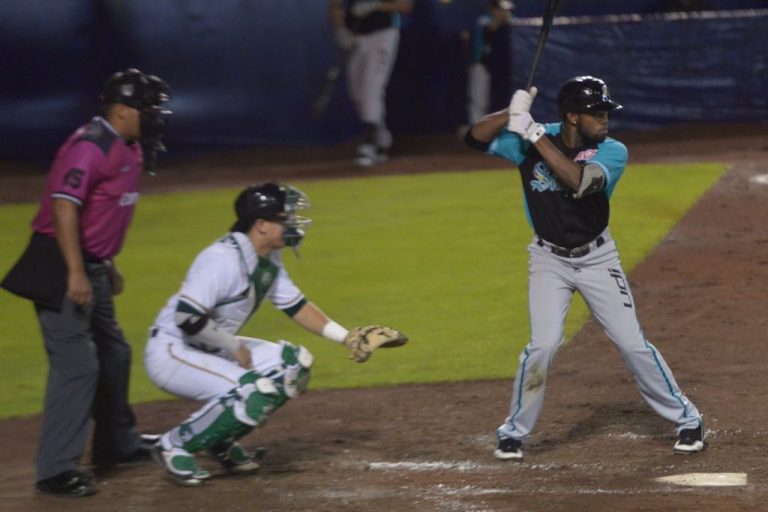 Pericos de Puebla aprovecha rally de 4 en la sexta para empatar la serie contra Saraperos