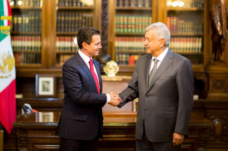 López Obrador y Peña Nieto se reúnen para «transición ordenada» 