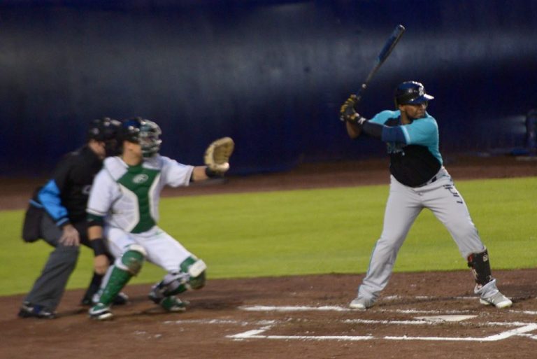 Saraperos derrota 7-6 a Pericos de Puebla en arranque de serie