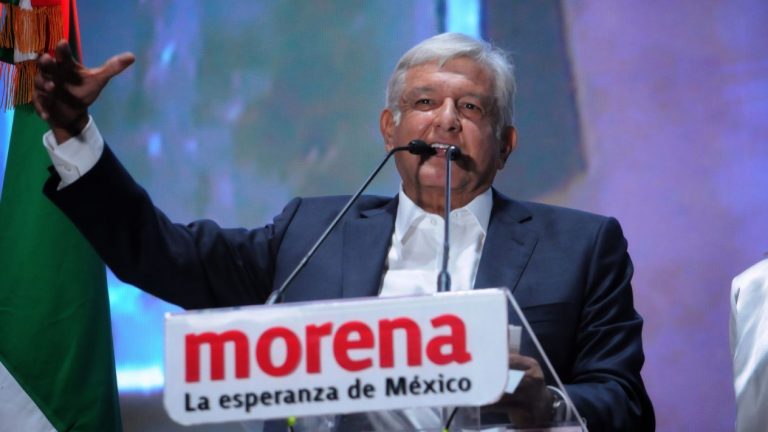 Poniatowska visita a López Obrador; descarta puesto en el gobierno