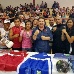 Tita Flores hace entrega de uniformes y material a escuelas deportivas 2