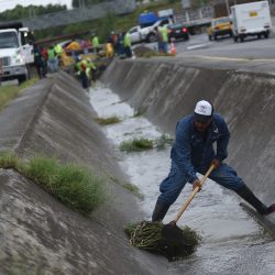Trabaja Municipio de Saltillo en limpieza y desazolve de rejillas pluviales (2)