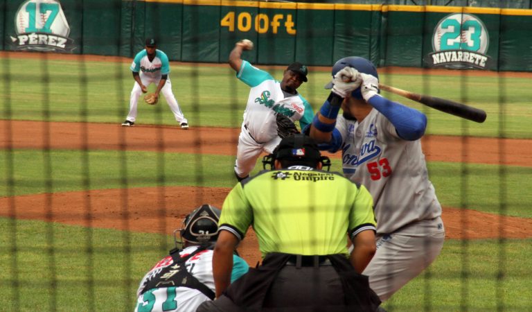 Acereros vence 7-3 a Saraperos para llevarse el clásico coahuilense por completo