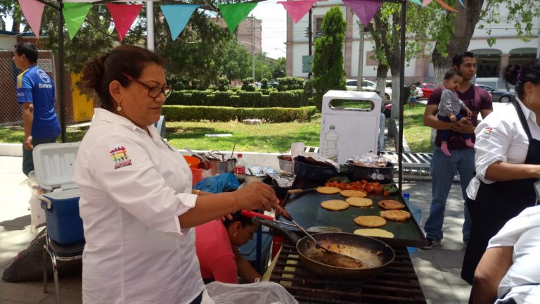 Deleitan cocineras tradicionales el paladar de saltillenses