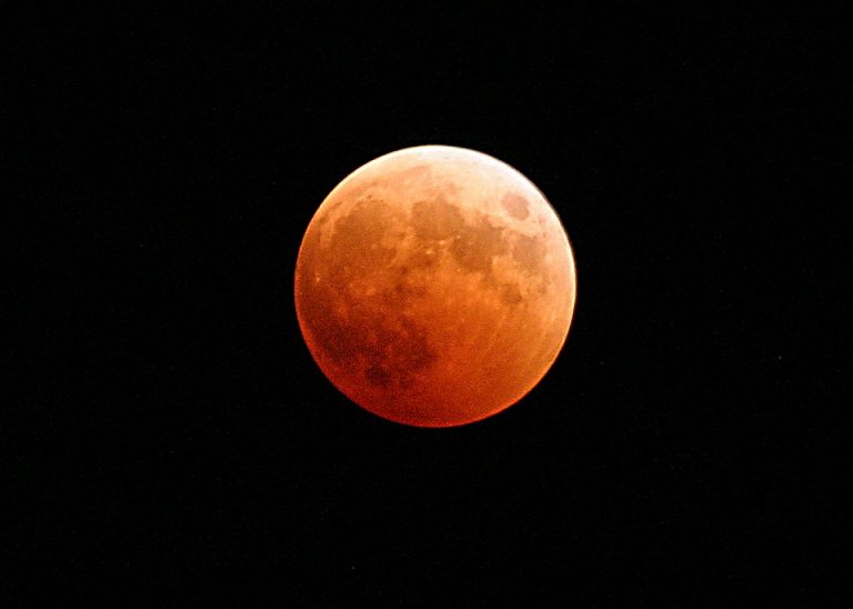 Cuándo y dónde será visible el eclipse lunar más largo del siglo XXI