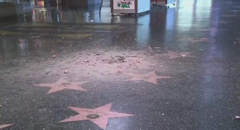 Destruyen la estrella de Donald Trump en el Paseo de la Fama de Hollywood
